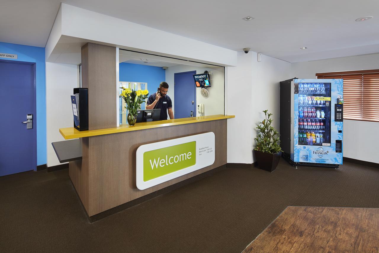 Ibis Budget Perth Airport Экстерьер фото