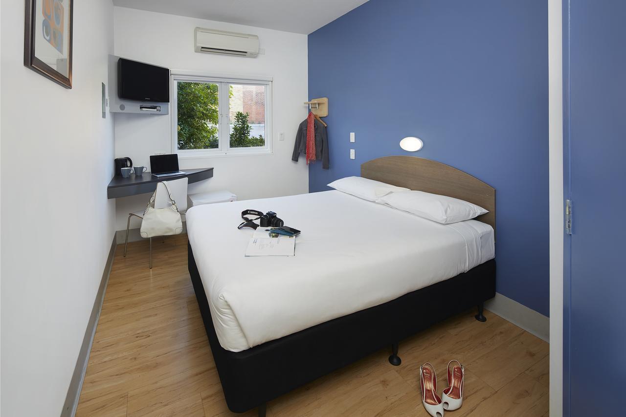 Ibis Budget Perth Airport Экстерьер фото