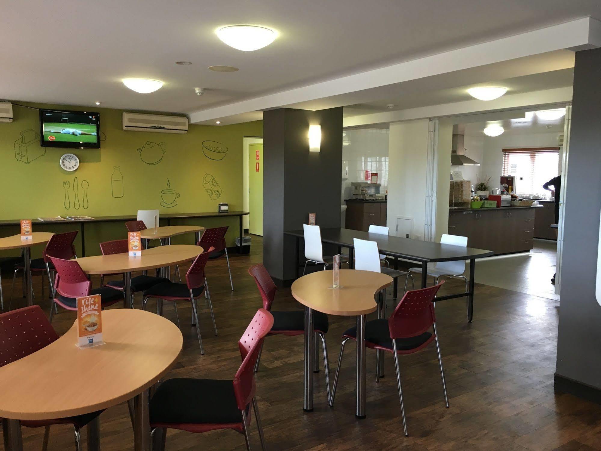 Ibis Budget Perth Airport Экстерьер фото