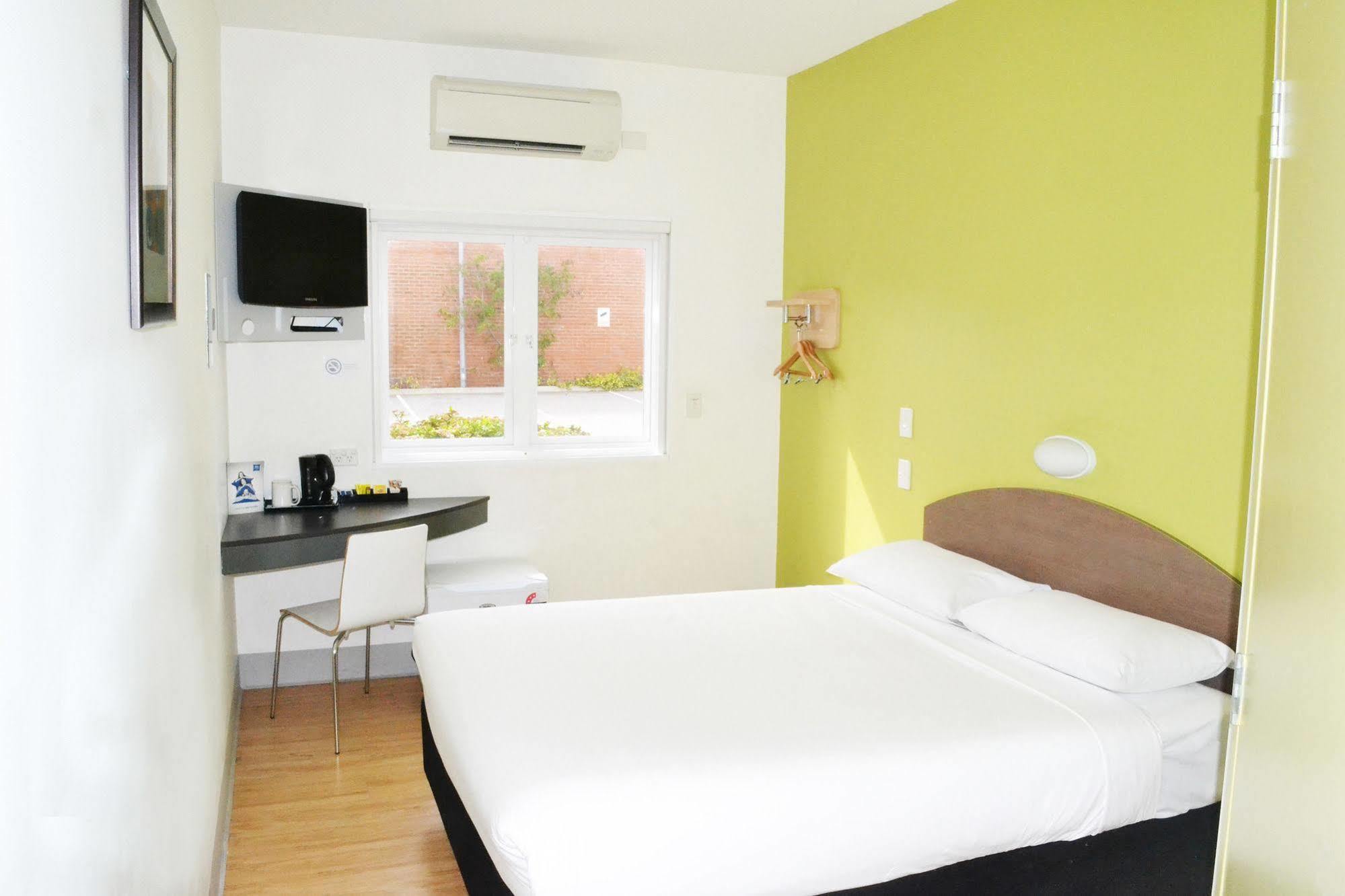 Ibis Budget Perth Airport Экстерьер фото