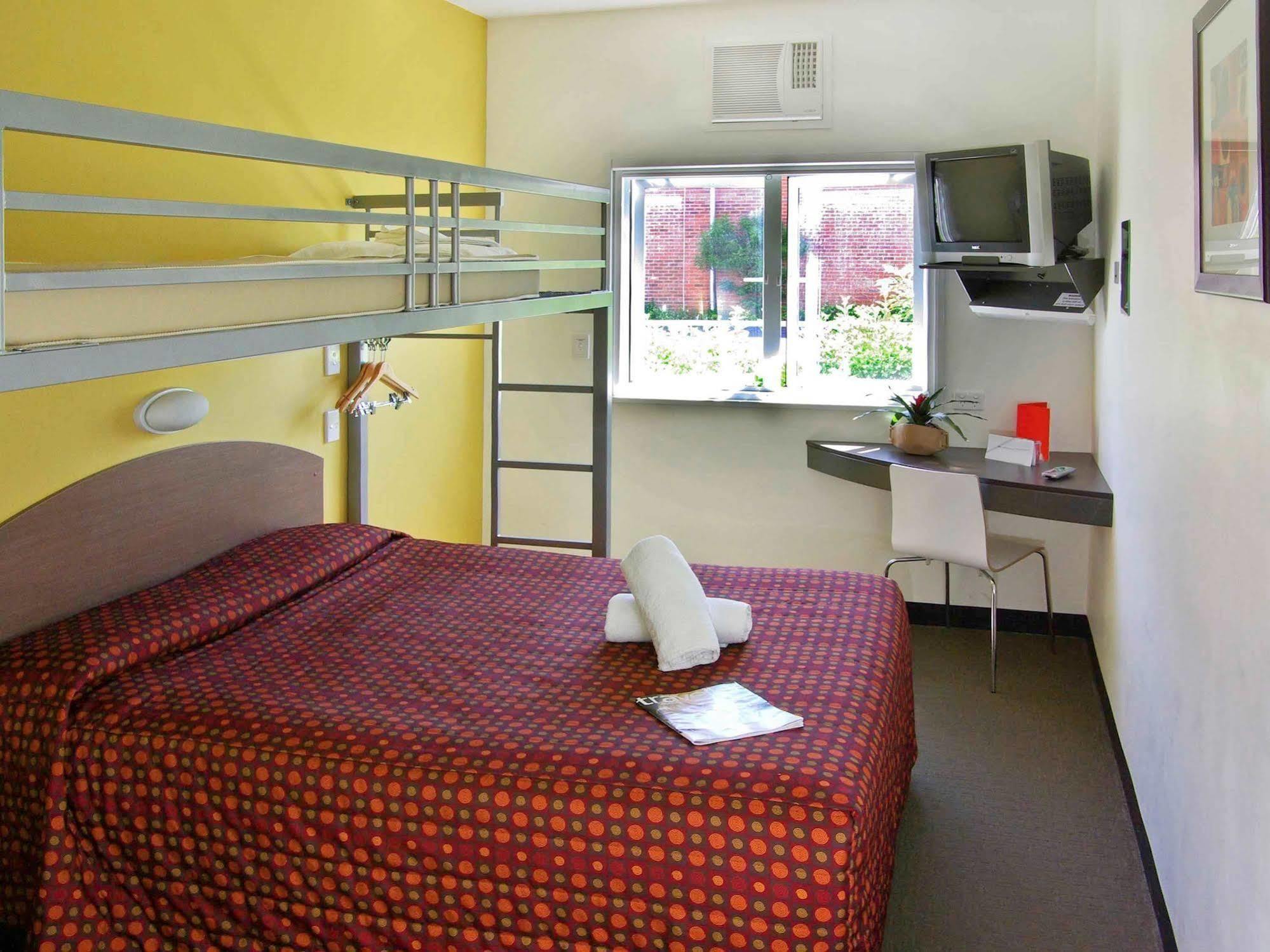 Ibis Budget Perth Airport Экстерьер фото